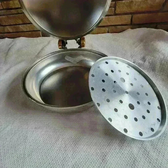 Induction Sauteuse Chafing Dish 6 Qt - Picture 2 of 8